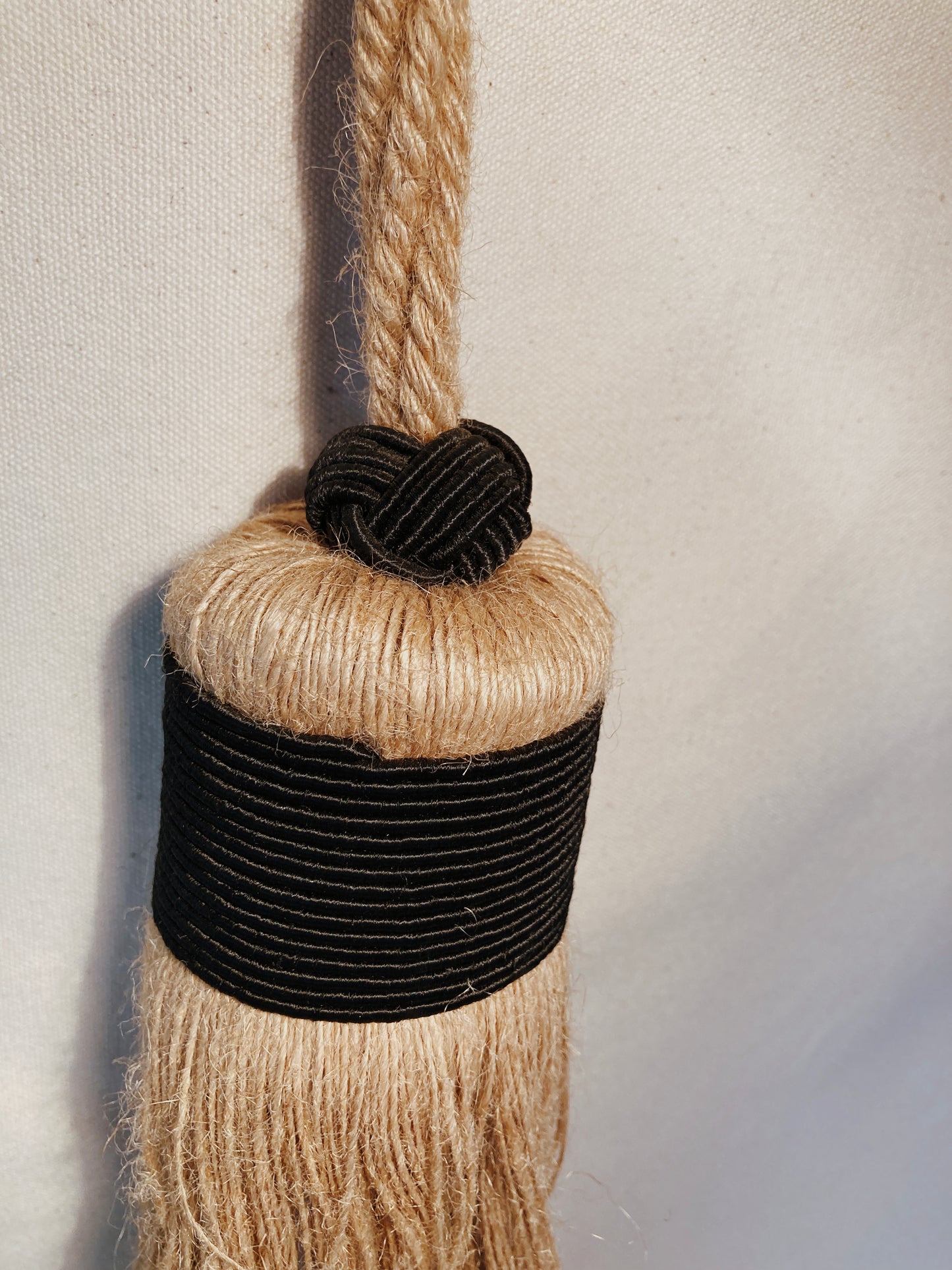 Medium Tassles in Natural Jute